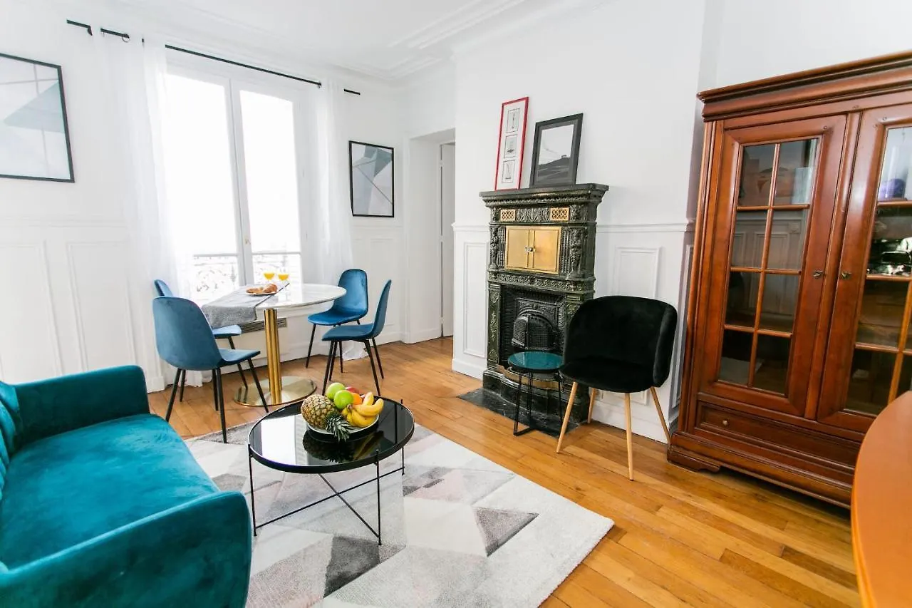 St Germain - Le Bon Marche City Apartment location